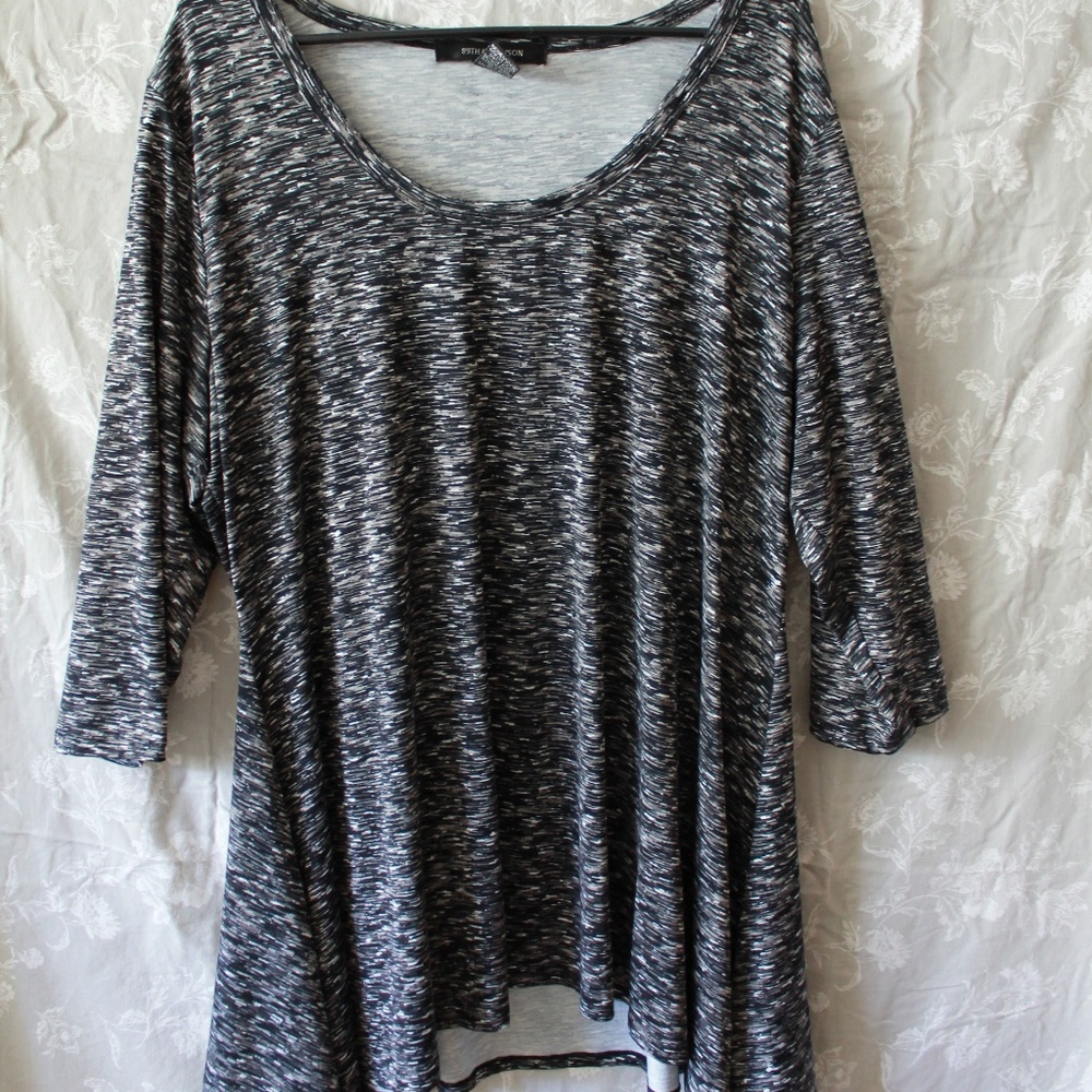 89th & Madison / black, white & grey tunic / size XL